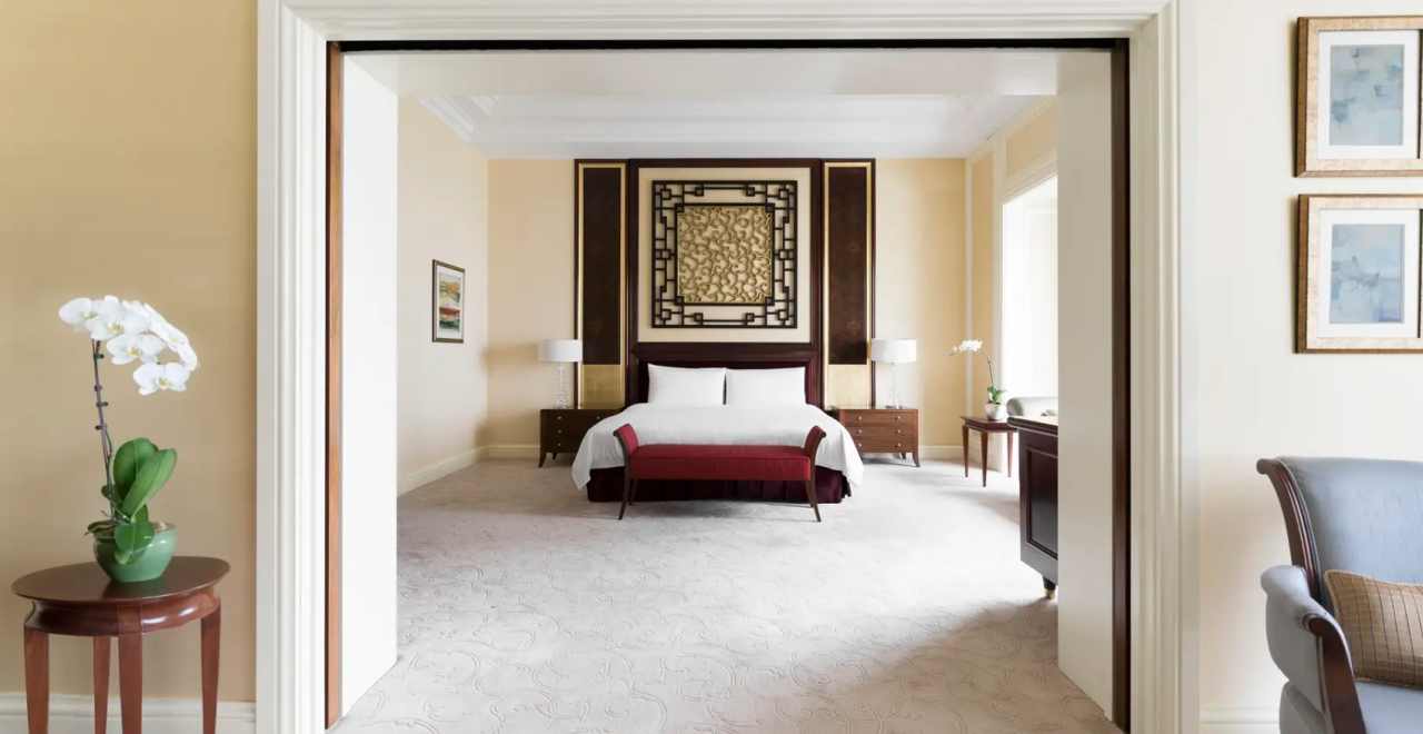 Shangri-La Singapore penthouse suite bedroom