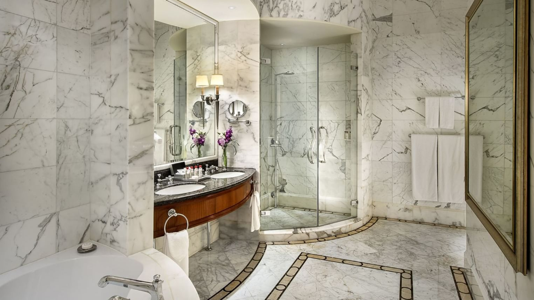 The Fullerton Hotel Singapore penthouse suite bathroom