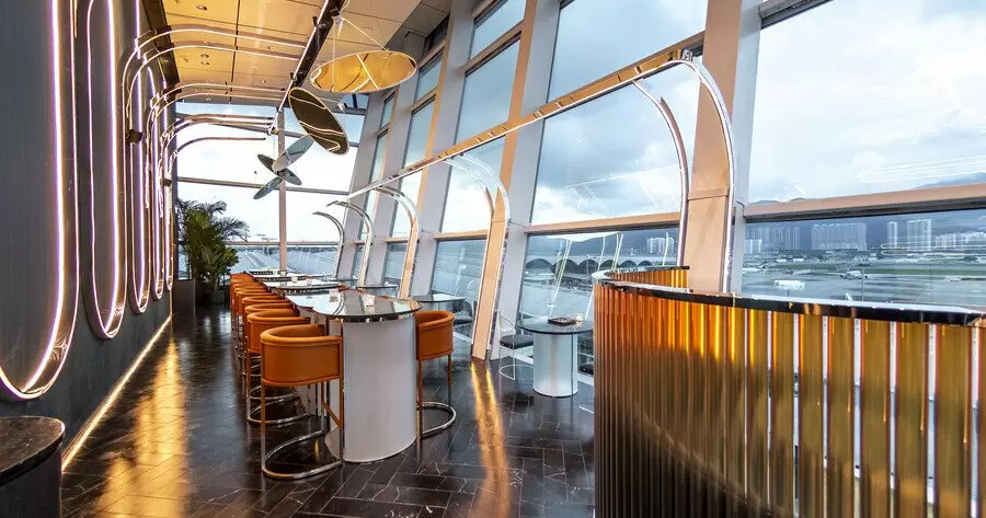 Hong Kong International Airport—Intervals Sky Bar & Lounge 