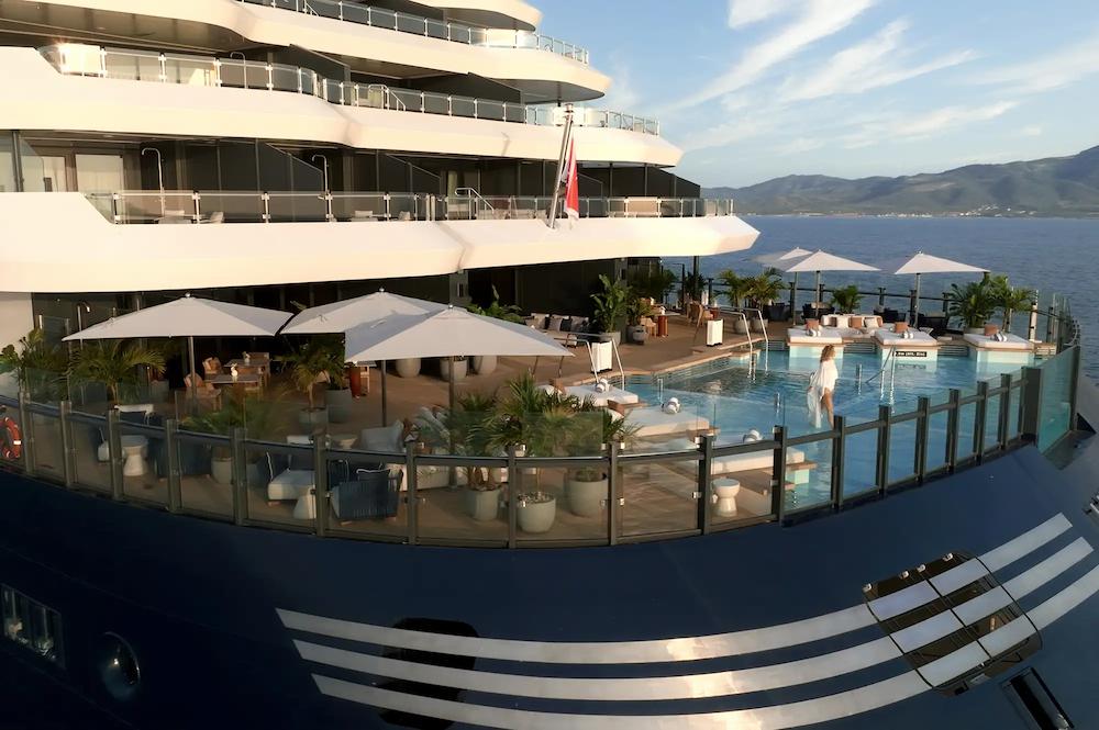 Ritz-Carlton Yacht - beach house pool